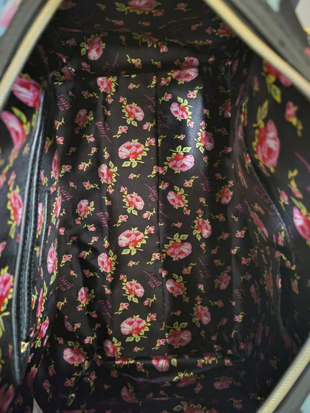 Betsey Johnson Pug Weekender Bag & Lunch Tote - Picture 4 of 13